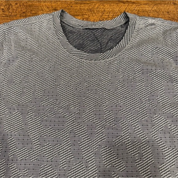 lululemon athletica Other - Lululemon Gray Metal Vent Tech Digital Camo Gym Run Performance T Shirt Men's M